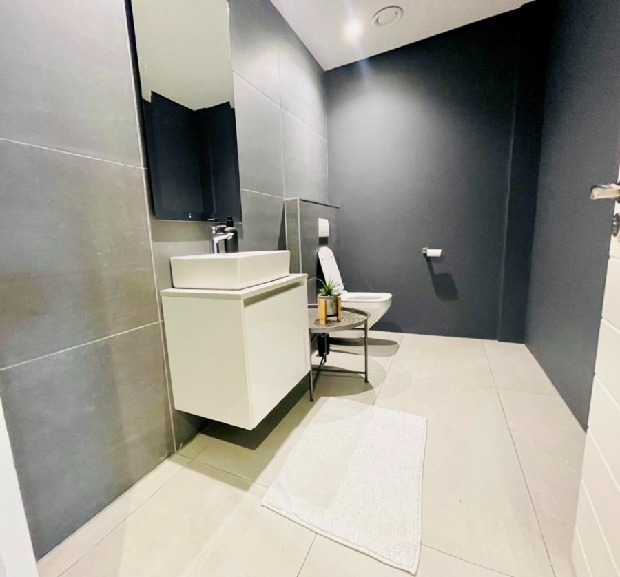 4 Bedroom Property for Sale in Green Point Western Cape